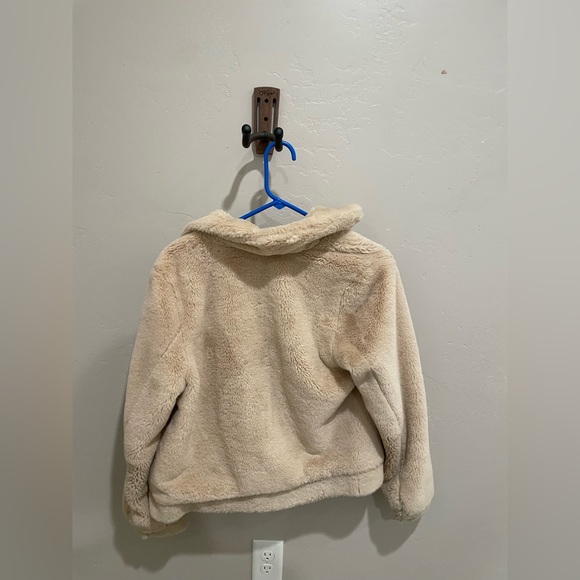 Selling fur BKE small women’s jacket. - Picture 3 of 4